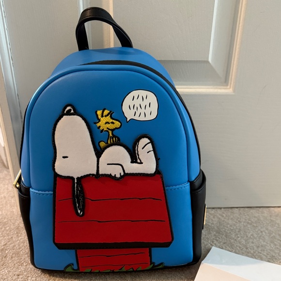 Loungefly Handbags - Loungefly x Peanuts Snoopy Doghouse Mini Backpack